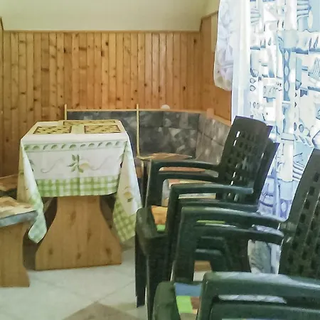 Διαμέρισμα Stunning In W/ Outdoor Swimming Pool, Wifi And 2 Bedrooms *
