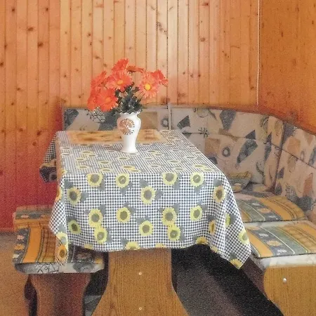 Διαμέρισμα Stunning In W/ Outdoor Swimming Pool, Wifi And 2 Bedrooms