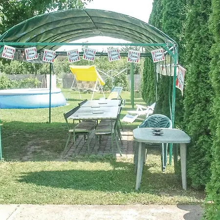 Stunning In W/ Outdoor Swimming Pool, Wifi And 2 Bedrooms