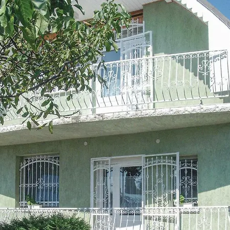 Διαμέρισμα Stunning In W/ Outdoor Swimming Pool, Wifi And 2 Bedrooms *